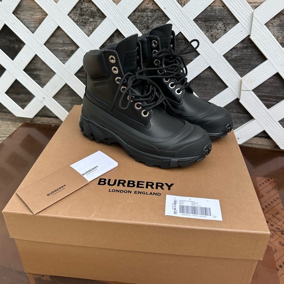 Burberry Arthur Lace-up Ankle Leather Boots - Picture 2 of 12